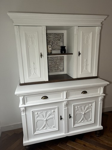 Cycled kitchen dresser - up,