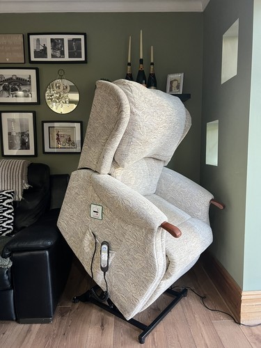 Celebrity riser recliner chair - celebrity,
