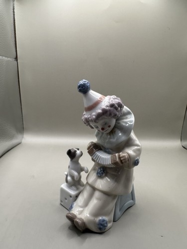 Lladro clown figurine - clown, with