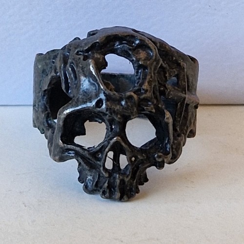 Large gothic skull ring - large,