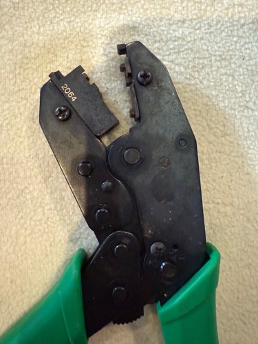 Universal ratchet crimping - ratchet,
