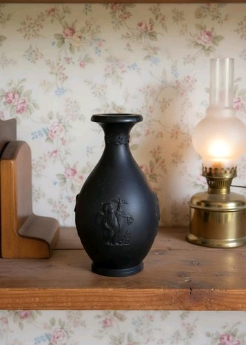 Wedgwood black basalt - bud, vase