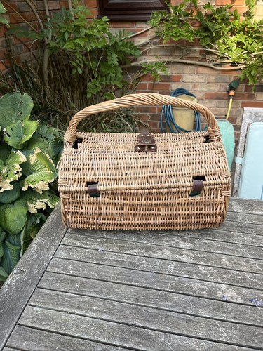 Barrel oval person picnic - oval,