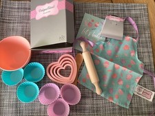 Designafriend Baking Accessory Set.
