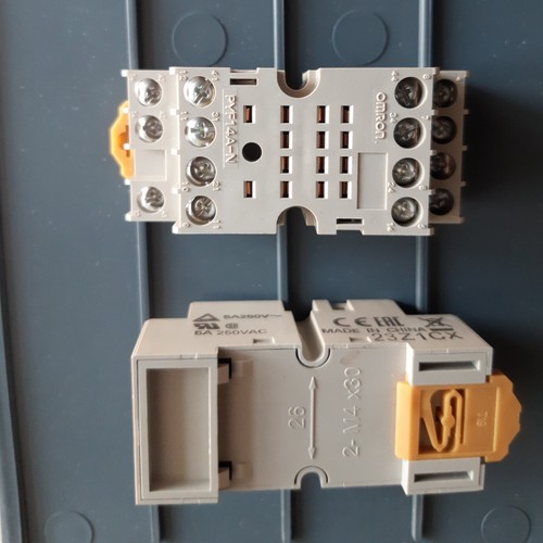 Omron pyf14a relay socket - pyf14a-n,