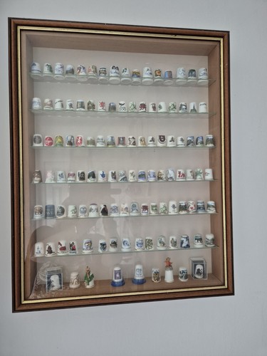 Thimble glass case and 111 - thimble,