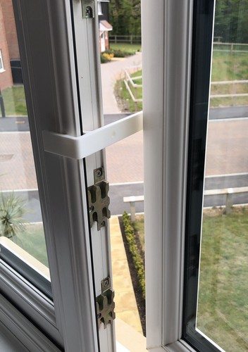 Cat guard window bracket - window,