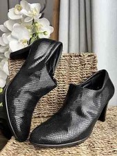 Russell Bromley Aquatalia