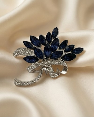 Blue crystal flower - flower, pin