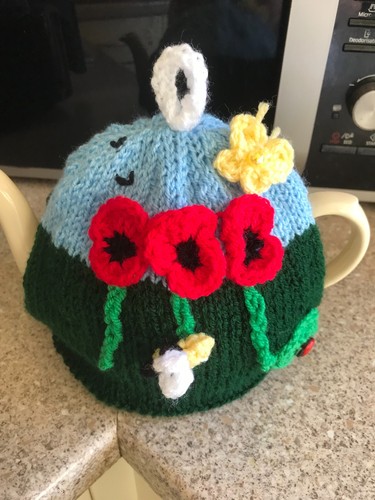 Hand knitted poppy tea - tea, cosy