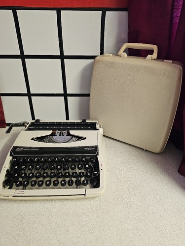 White vintage scm smith - scm, corona