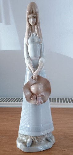 Valencia figurine woman with - woman,