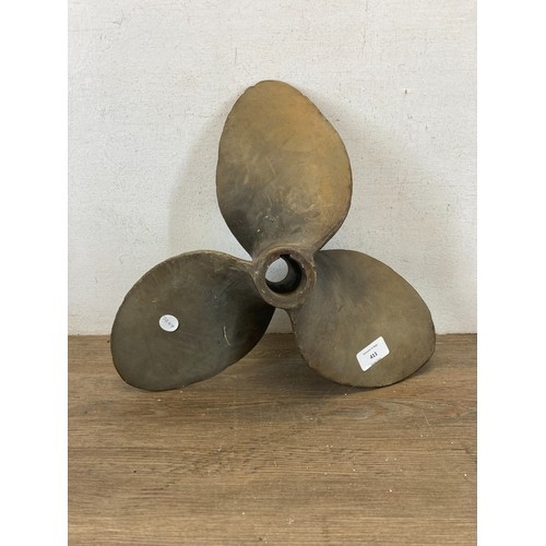 Vintage brass boat - , 3-blade