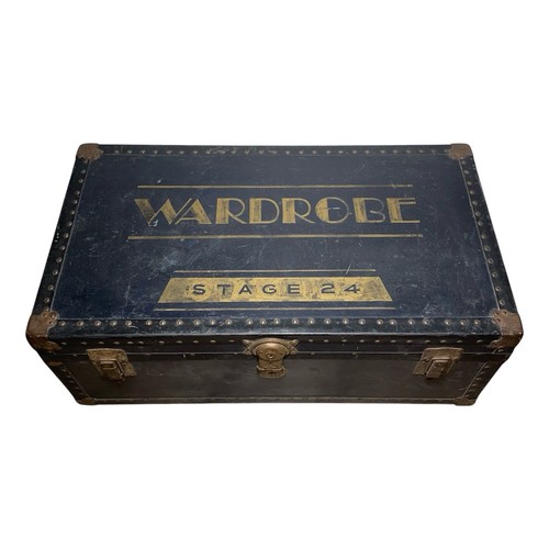 Vintage wardrobe stage - stage, 24