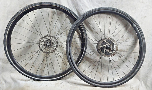 Giant 700c hybrid - hybrid, bike