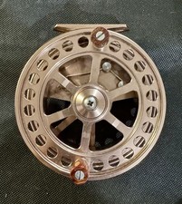 Ikonix  4 1/4" Centrepin Reel , spins beautifully 