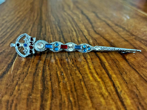 Vintage crown kilt - vintage, pin