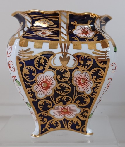 Royal crown derby england - crown,