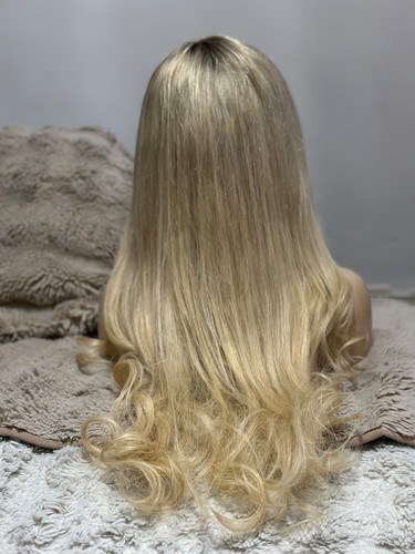 Ash blonde rooted - rooted, full