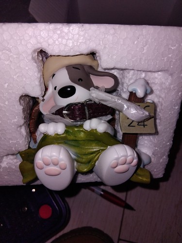Lost dog figurine too - figurine, '