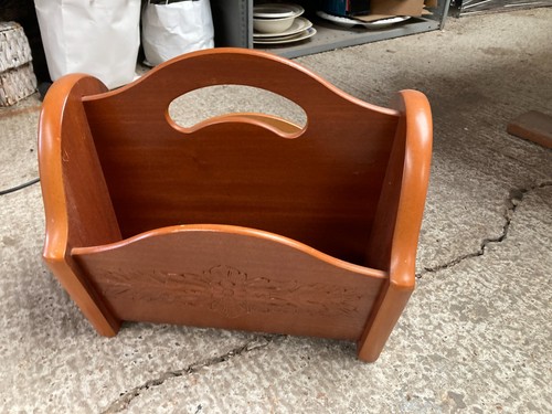 Brown wooden magazine rack - brown,