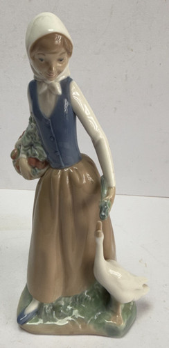 Nao figurine girl - nao, feeding