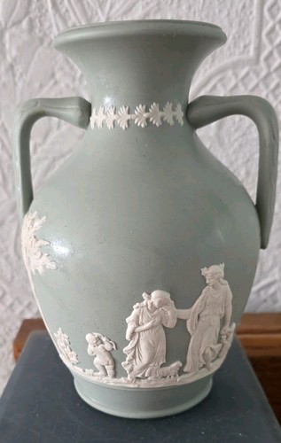 Green jasper portland vase - , vase.