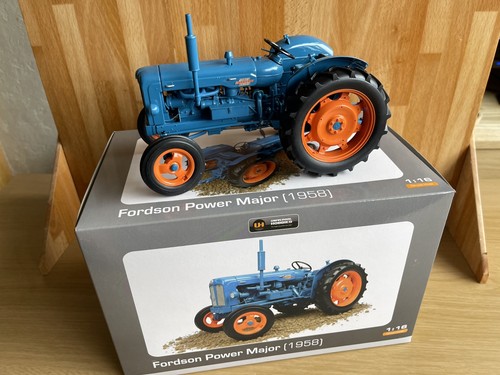 Universal hobbies fordson - universal,