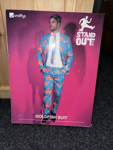 Sniffed stand out suit - out,