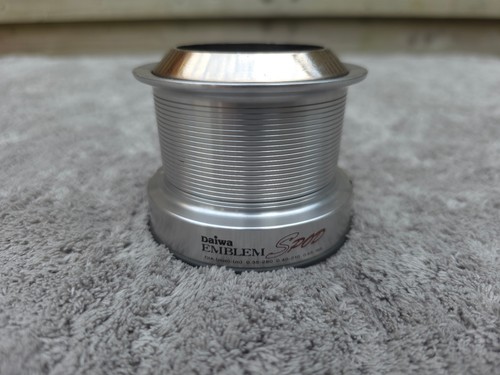 Daiwa emblem spod spool - emblem,