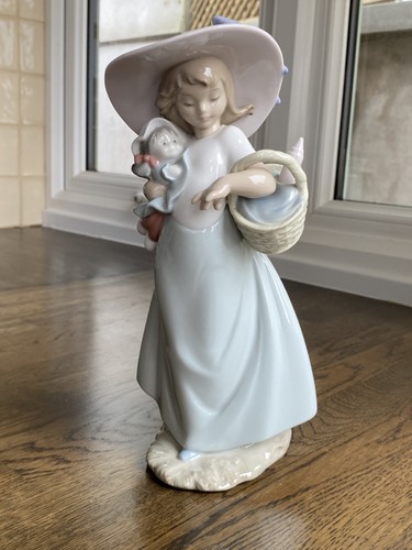 Very pretty nao figurine 1362 - nao,