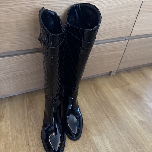 Brand new black size kurt - black,