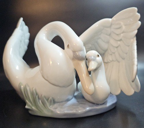 Nao lladro swan with cygnet - nao, by