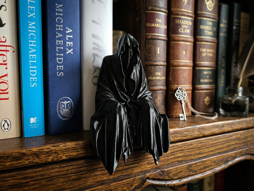 Hooded traitor shelf sitter - shelf,