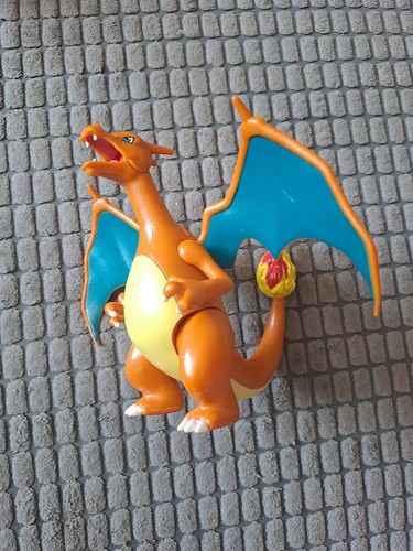 Charizard pokémon figure - pokémon,