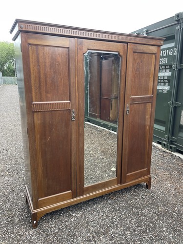Nice quality three door - quality,