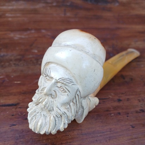Hand carved meerschaum tabacco - hand,