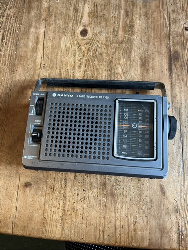 Vintage sanyo rp7160 radio - vintage,
