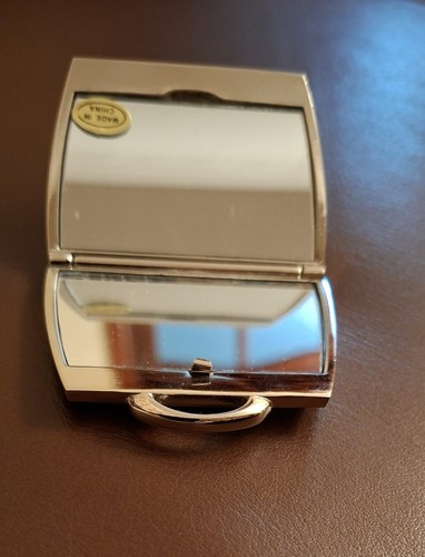 Small silver coloured metal - silver,
