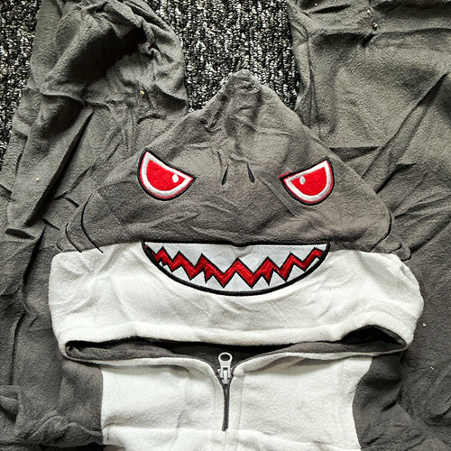 Grey shark hooded - grey,