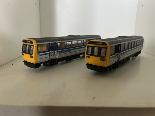 Hornby gauge r103 class 142 - oo,