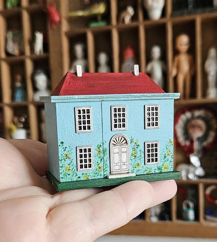 Miniature tri ang queen - queen, anne