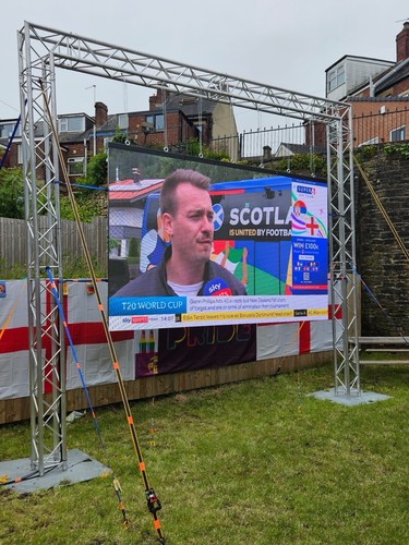 Led screen outdoor - /,
