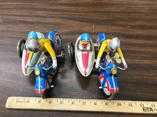 Lot vintage metal wind up - of,
