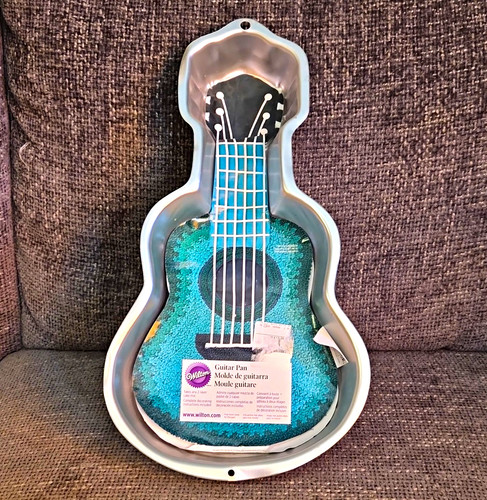 Wilton guitar pan cake tin - pan,