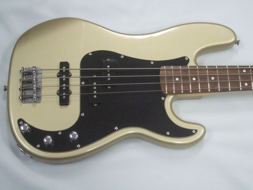 Squier fender precision - by,