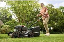 PARKSIDE PBRM 39 D3 Petrol Lawn Mower Powerful petrol engine with 2.0kW ,3000rpm