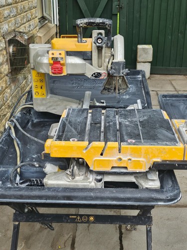 Dewalt 110v wet tile saw - saw, with