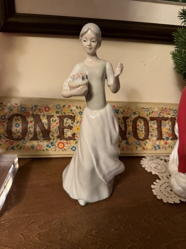 Vintage lady porcelain - vintage,