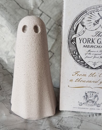 Ghost palest pink stonemason - ~,